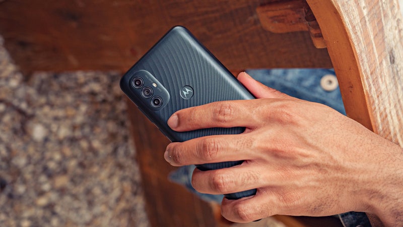 The Motorola Moto G Power (2022) is here with a 90Hz display and a 3-day battery life