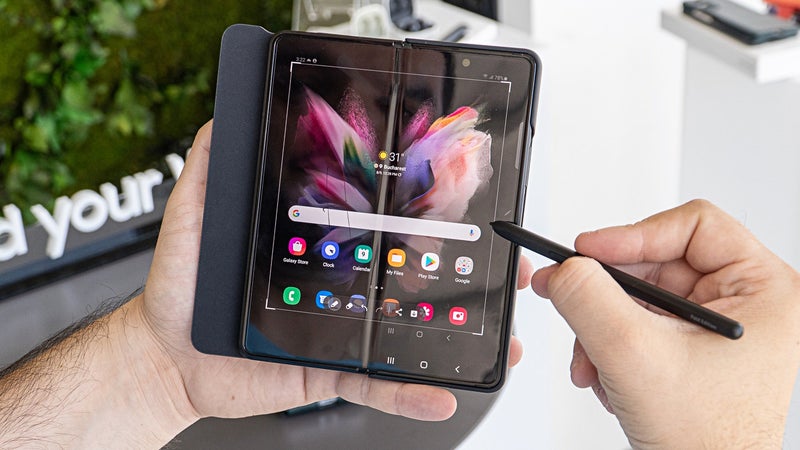 Samsung patents an interesting way to house the S-Pen in a dual-folding device