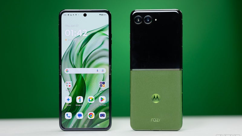 Top-of-the-line Motorola Razr+ (2024) gets a hefty discount, making it a bargain for foldable fans