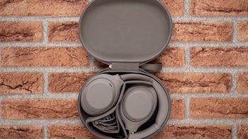 High-end Sony WH-1000XM4 headphones drop in price on Amazon once again