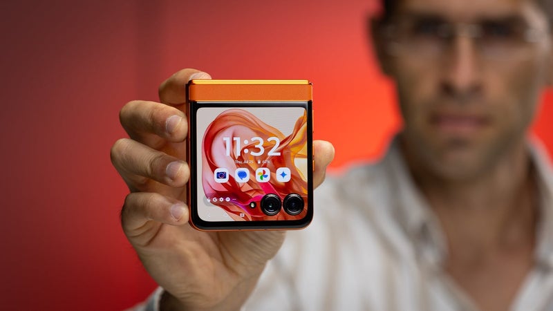 Razr (2024) gets sweet discount, making it even more tempting for foldable fans on budget