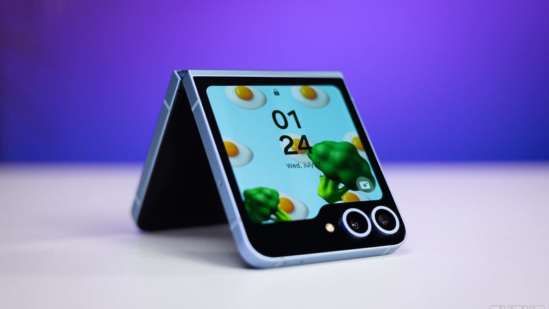 At $221 off, the 512GB Galaxy Z Flip 6 becomes a no-brainer for bargain hunters