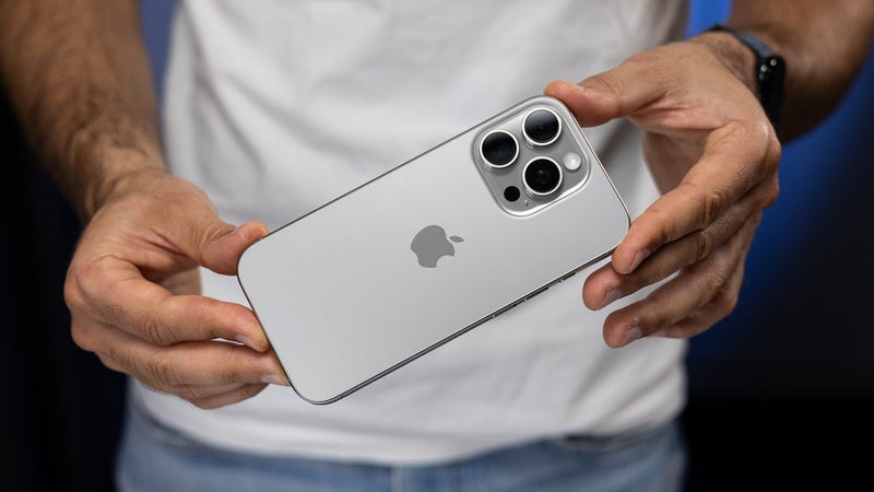 Apple sees its seventh consecutive quarter of decline in China, while Xiaomi surges by 40%