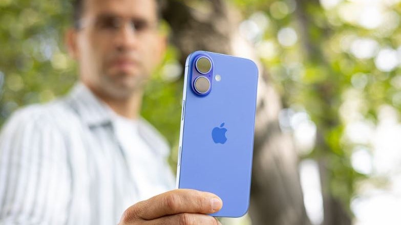 Users claim iOS update killed their iPhone, should you hold off?