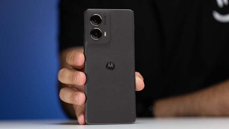 Mid-range Motorola Edge (2024) becomes a no-brainer after hefty discount at the official store