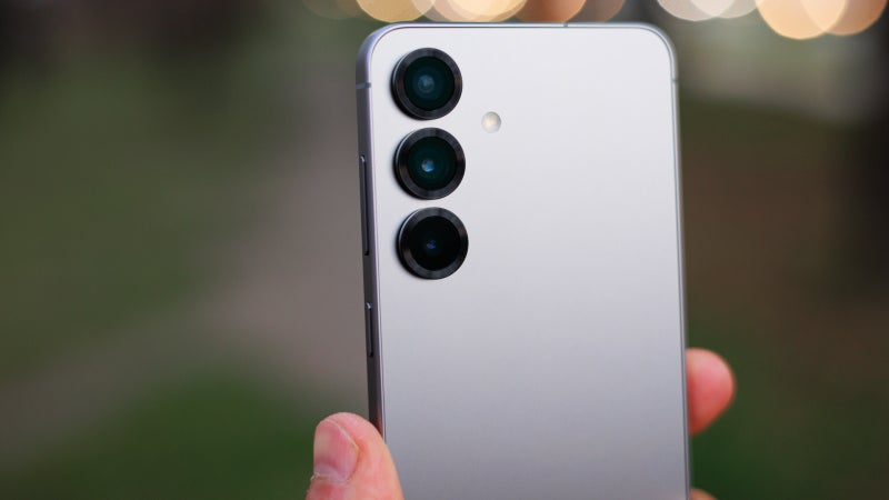 Rushing the Galaxy S26 to market due to the iPhone 17 would be a huge mistake for Samsung
